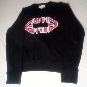Gucci Crew neck sweater worn a few times gucci logo has slight cracks in it